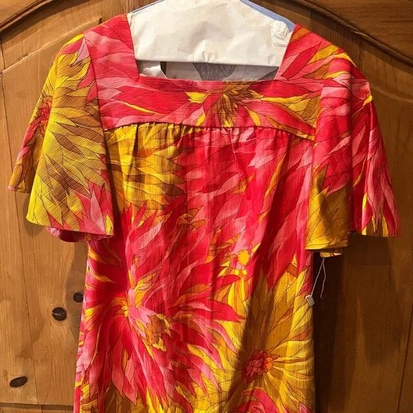 VINTAGE 60s Cotton Dress
Hawaiian Sun Dress - Small - Picture 4 of 10